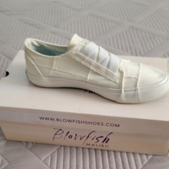 White color washed canvas shoes size 6 - Picture 3 of 4